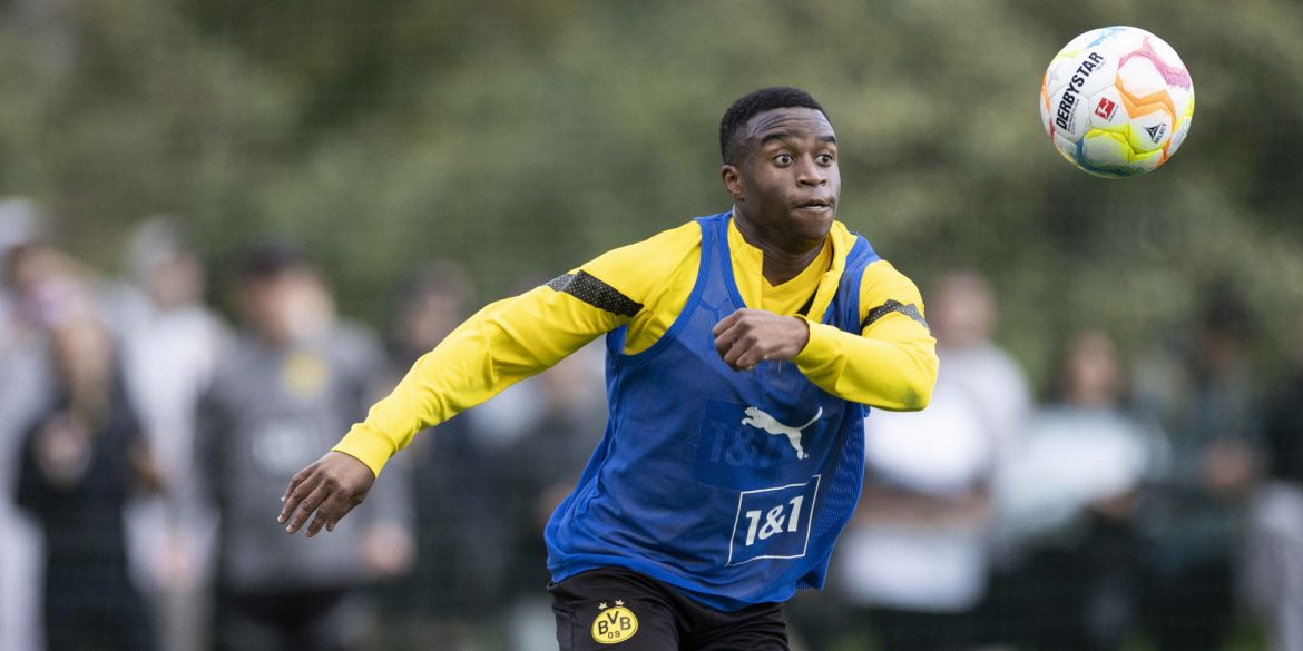 Transfergerüchte: Nächster Premier-League-Klub will Moukoko – Sommer hat ein Preisschild